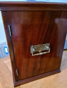 Antique Coin Cabinet A stunning mahogany coin cabinet, ex Baldwin values, size approx 30 x 39 x 30cm, comprising 27 trays double-pierced